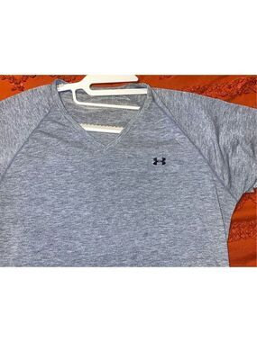 Under Armour gray shirt short sleeve T shirt. V neck size XL.